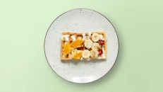 Waffle Çokollatë e Bardhë & Fruta të Freskëta