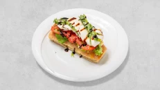Sanduiç Toast Caprese