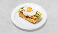 Sanduiç Tartine me Avocado