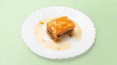 Bakllava Tradicionale me Arra e Holluar me Dorë
