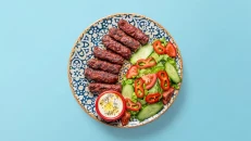 Qebap me Salcë & Sallatë