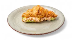 Briosh me Salmon Avocado & Krem Djathi