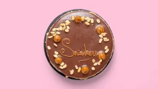 Tortë Snickers