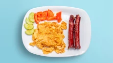 Omletë me Salçiçe