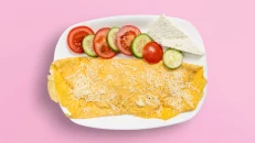 Omletë djathë domate