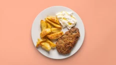 Romstek me Patate & Xaxiq