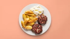 Qofte Shtëpie me Patate & Xaxiq