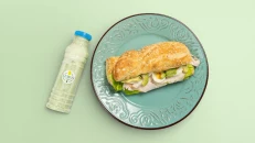 Sandwich me Proshutë & Green Smoothie