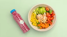 Sallatë Bowl Salmon & Smoothie me Panxhar