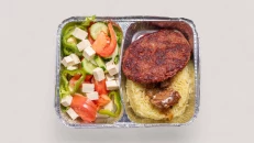 Pilaf me Qofte Shtëpie & Sallatë