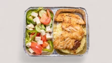 Pilaf me Fileto Pule & Sallatë
