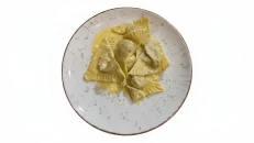 Ravioli me Tartuf