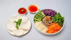 SALLATË VIETNAMEZE ME PESË NGJYRA & VIÇ