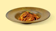 Pappardelle me Ragu Viçi