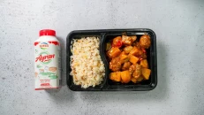 Gjellë me Qofte Patate & Pilaf & Dhallë