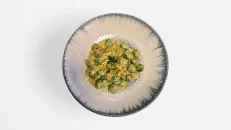 Gnocchi me Krem Pistakio & Guanciale