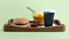 Happy Hamburger me Mish Viçi+ Patate + Pepsi