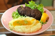 Qofte Shtëpie E Shoqëruar Me Pure Patate