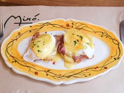 Eggs Benedict me Pançetë