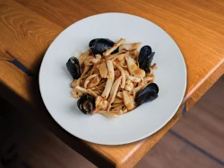 Linguine me fruta deti