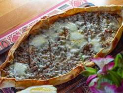 Pide me Mish dhe Djathe