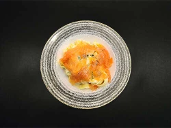 Tagliatelle me Salmon Gorgonzola dhe Spinaq