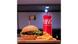 Burger Viçi + Patate + Coca Cola
