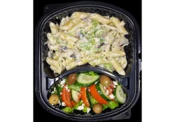 Penne me Pulë, Spinaq, Penne dhe Salad Village