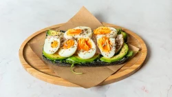 Carbon Avocado Toast (avokado tost)
