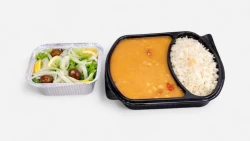 Fasule me Suxhuk Kosove , Pilaf , Sallat Jeshile