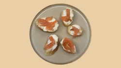 Brusketa me Filadelfia & Salmon