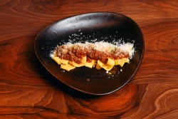 Papardelle me Ragu Viçi