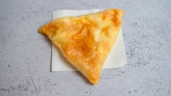 Byrek Trekëndësh Gjizë