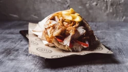 Pita e Përzier Pule & Derri