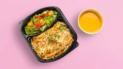 Linguini Bolonjeze & Sallatë Greke & Supë Perimesh